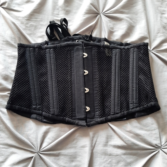 Steel boned corset - Picture 2 of 8